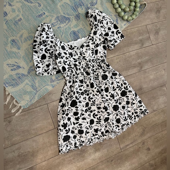 Aqua Black & White Floral Smocked Square-Neck Mini Dress - Picture 7 of 15